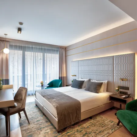 Emerald Downtown Luxury Suites by Continental Group