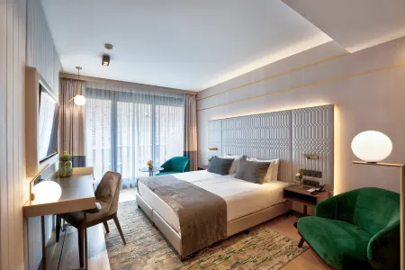 Emerald Downtown Luxury Suites by Continental Group