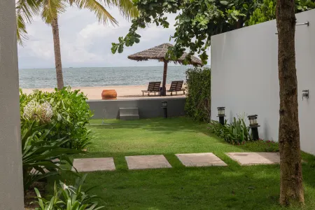 Faru Villa Beachfront