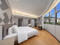 Chonpines Hotel (Baise Municipal Government Henderson Plaza Supply and Marketing Building)