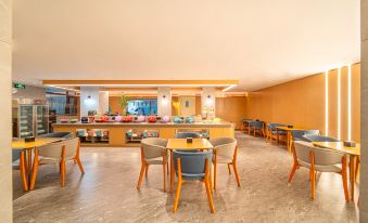 Starway Hotel (Xinyang Railway Station)