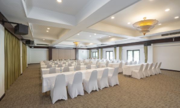 The Green Park Resort