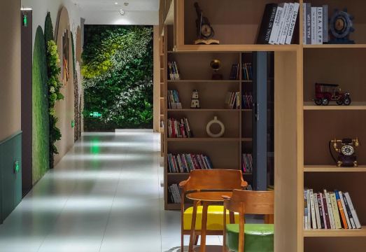 앰버 유스 호스텔 발코니 뷰