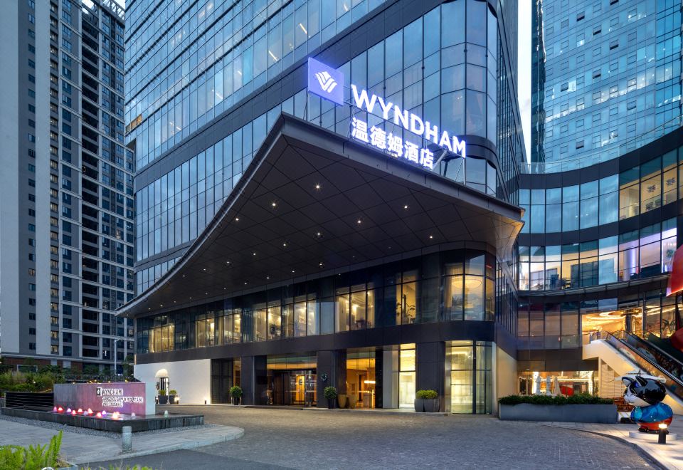 Junluxe Guangzhou BaiyunHotel Overview