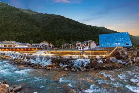 Kangding Yagulinka Hot Spring Hotel Отели рядом с достопримечательностью «Seven-color Sea»