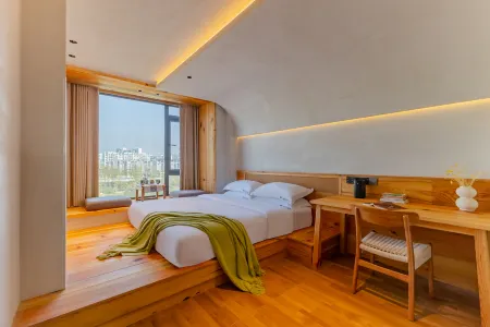 Tunxi Old Street in Mount Huangshan · Up Street Designer Homestay Отели рядом с достопримечательностью «Cheng's Miyake»