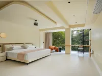 Lakeview Elegant Lodge Hotels near Xiufeng