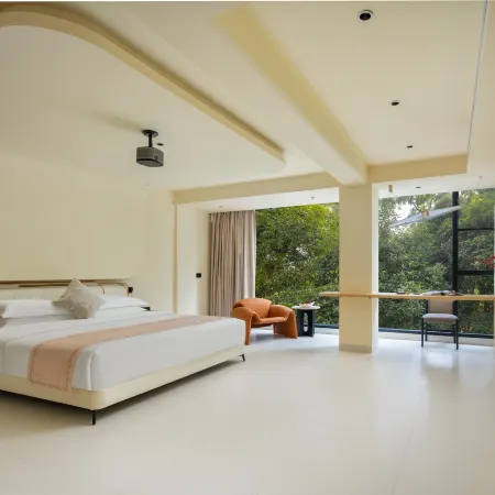 Lakeview Elegant Lodge
