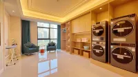 Golden Bauhinia Interstellar Hotel - Gym