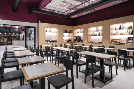 Jill Hotel Brussels Отели рядом со станцией Брюссель-Южная железнодорожная станция