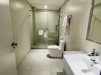 Ease Hotel (Dandong Railway Station Post and Telecommunications Building) فنادق في داندونغ