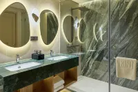 Kin Hotel Ly Tu Trong