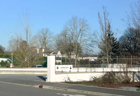 B&B Hotel Paris Meudon Vélizy Отели в г. Мёдон