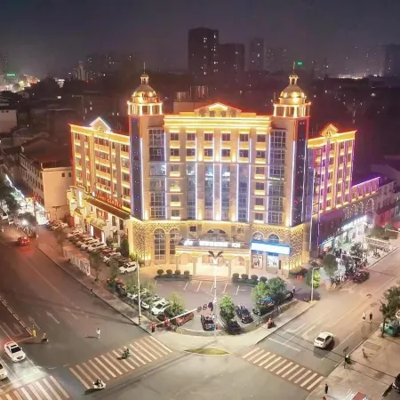 Homeinn Plus Hotel (Xianning Yinquan Avenue Tonghui Plaza)