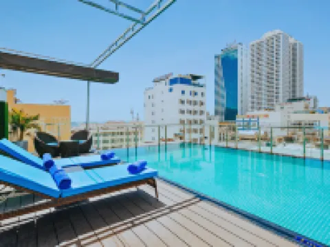 セリナ ホテル & アパートメント