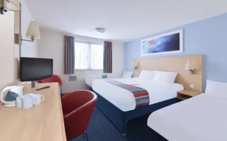Travelodge Berwick upon Tweed Hotel Отели рядом с достопримечательностью «St Abbs»