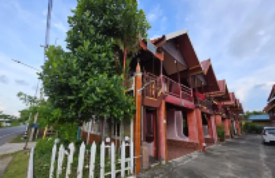 Ruean Mai KhiangLe Songkhla Hotels near Wat Khok Piew