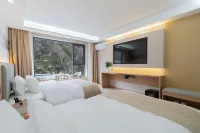 Wild Hidden Mountain Homestay Отели в г. Цзючжайгоу