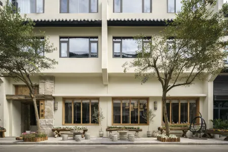 Guoxiang Tea House (Chaozhou Tea City Branch) Отели рядом с достопримечательностью «Memorial Temple of Han Yu»