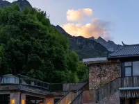 山塰澗Montemar·棲雪山舍 鄰近中虎跳石的酒店