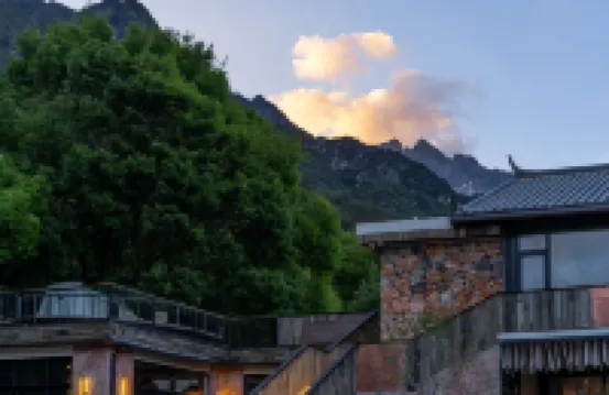 Montemar Living Homestay Hotels near Baishuihe River