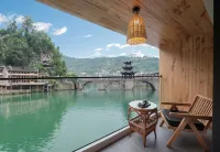 River Inn - parking