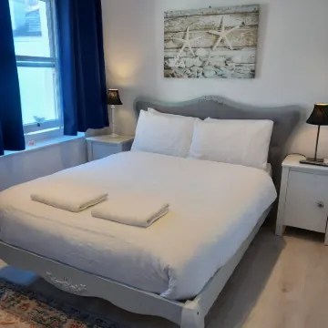 Number Four Hotels near SEA LIFE Brighton