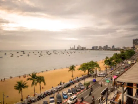 คลาวด์โดเทล วอล์คกิ้ง สตรีท โรงแรมในถนนเลียบชายหาดพัทยา