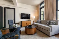 2BR Perfect Getaway in Iconic Downtown | The Mayfair