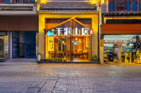 Zhenyuan Xurun Shanju River View Homestay (Zhenjiangge) Отели в г. Чжэньюань