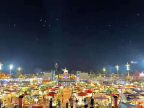 Yuelanju Riverside Vacation Boutique Stay (Gaozhuang Xishuangjing Starlight Night Market)