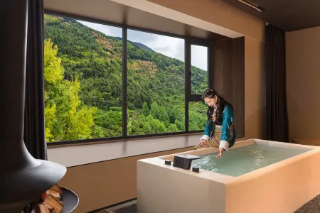 Kangding Suonanzhi · Lantree Tibetan-style Private Hot Spring Boutique Inn Отели рядом с достопримечательностью «Shuijingzi»