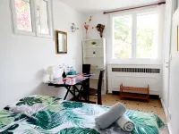 Shared appartement with 3 private rooms terrace garden parking 600m RER B