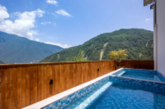 Hailuogou Yunman Warm Resort Hotel