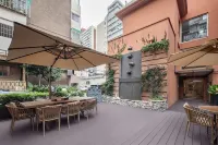 Meta Tree Hotel, People's Square, City Center In Shanghai Hotel dekat The Great Affection of Liuhuizhi Toward the Book Collecting Tower