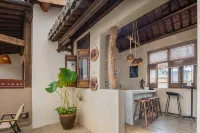 Floral Hotel·Mount Huangshan Wenye Shanju Hotel (Shexian Lishan Store) Hotels in She County