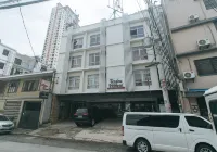 RedDoorz @ Regina Hometel J Victor