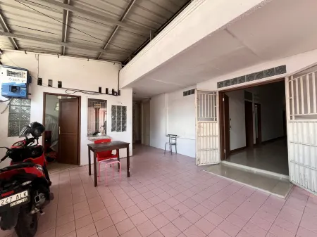 Hotel O Medan near Sun Plaza formerly Medan Baru House