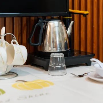 Home Me Suites at Aurora Escalades Cubao/Near LRT-2