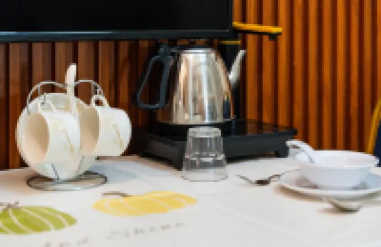 Home Me Suites at Aurora Escalades Cubao/Near LRT-2