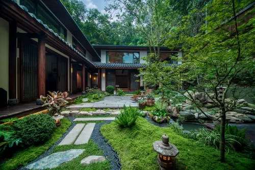 Zhuoyin Mountain House Private Hot Spring Homestay (Dujiangyan Scenic Area Nanqiao)