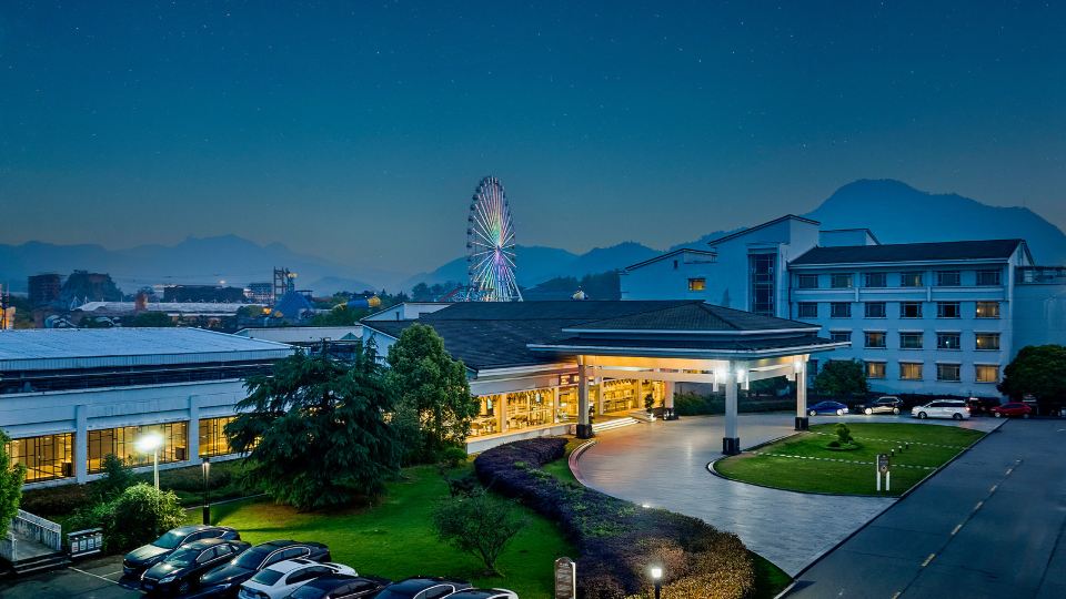 Hengdian World Studios · Grand Hotel (Near Qin Dynasty Palace & Riverside Scene Qingming Picture)