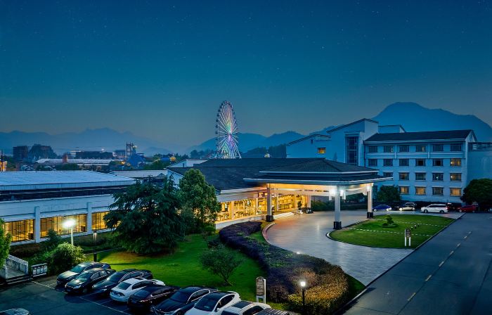 Hengdian World Studios · Grand Hotel (Near Qin Dynasty Palace & Riverside Scene Qingming Picture)
