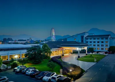 橫店影視城·貴賓樓大酒店（秦王宮清明上河圖店） 鄰近橫店國防科技教育園-五號營房的酒店