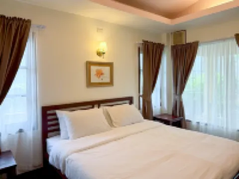 The Nine Bed & Restaurant Hotels near Pakprak Rd