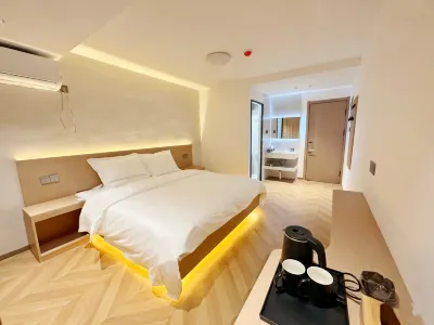 Riyuexing Hotel (Linghe Night Market) Hotels near Liaoning University of Technology