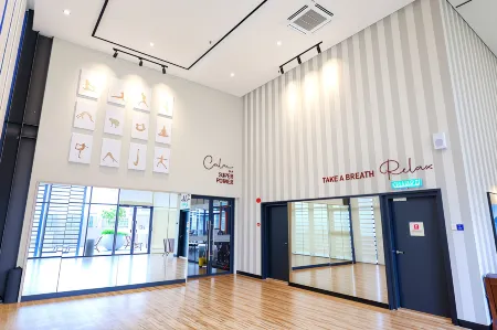 Paxtonz by YourSuperHost Отели рядом с достопримечательностью «Surian Residences»