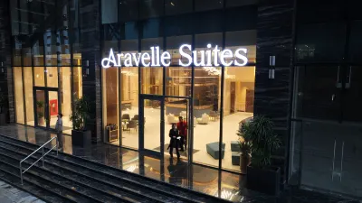 Aravelle Suites Hôtels à proximité de : Université ouverte de Hanoï