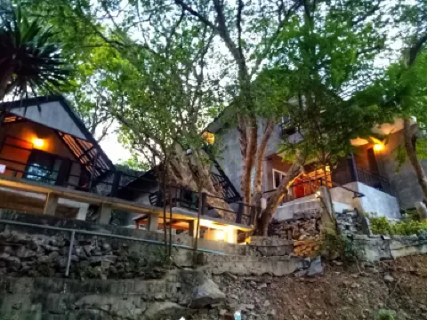 思昌濱海度假村 Ko Si Chang Island附近的飯店