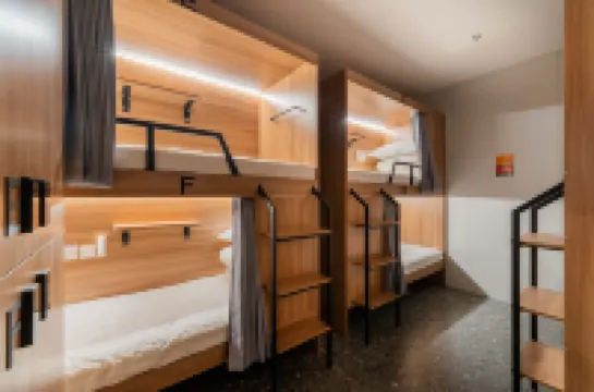 Beijing Yizhan Youth Hotel (Yansha Liangmaqiao Subway Station)